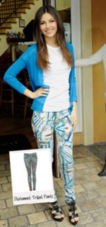 Victoria Justice feet photo thumbnail
