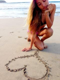 Pia Mia feet photo thumbnail