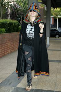 Kesha feet photo thumbnail