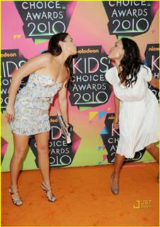 Nikki Reed feet photo thumbnail