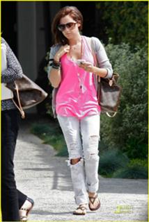 Ashley Tisdale feet photo thumbnail