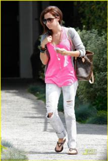 Ashley Tisdale feet photo thumbnail
