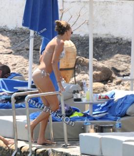 Serenay Sarikaya feet photo thumbnail