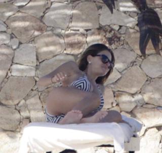 Maria Menounos feet photo thumbnail