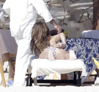 Maria Menounos feet photo thumbnail