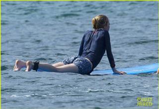 Emma Stone feet photo thumbnail