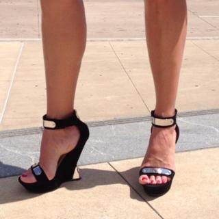 Jennifer Nicole Lee feet photo thumbnail