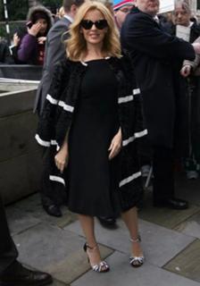 Kylie Minogue feet photo thumbnail