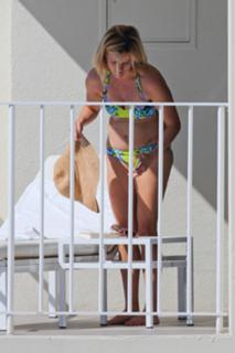 Reese Witherspoon feet photo thumbnail