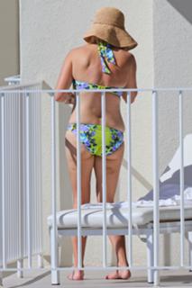 Reese Witherspoon feet photo thumbnail