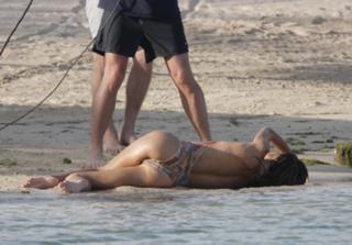 Alessandra Ambrosio feet photo thumbnail
