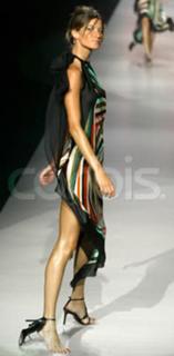 Gisele Bündchen feet photo thumbnail