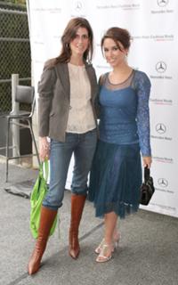 Lacey Chabert feet photo thumbnail