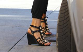 Kate Beckinsale feet photo thumbnail