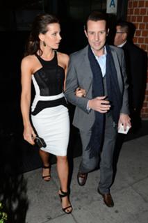 Kate Beckinsale feet photo thumbnail