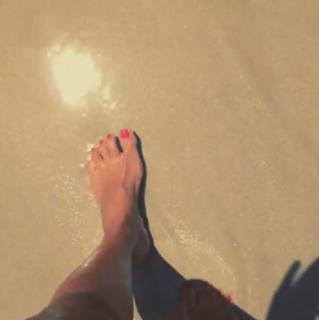 Paula Echevarría feet photo thumbnail