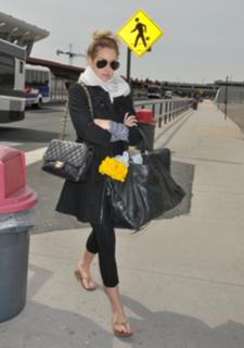Lauren Conrad feet photo thumbnail