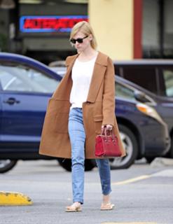 January Jones feet photo thumbnail