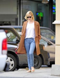 January Jones feet photo thumbnail