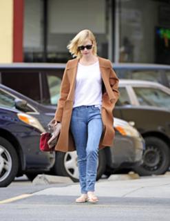 January Jones feet photo thumbnail