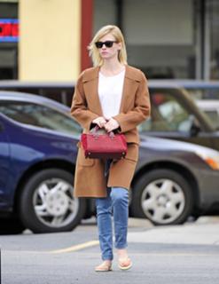 January Jones feet photo thumbnail