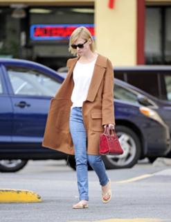 January Jones feet photo thumbnail