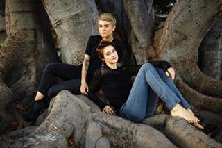 Shailene Woodley feet photo thumbnail