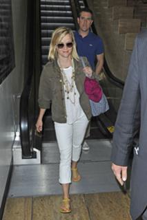 Reese Witherspoon feet photo thumbnail