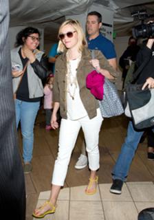 Reese Witherspoon feet photo thumbnail