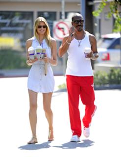 Paige Butcher feet photo thumbnail
