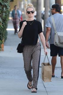 Jennifer Morrison feet photo thumbnail