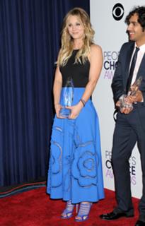 Kaley Cuoco feet photo thumbnail