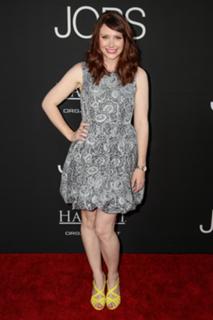 Bryce Dallas Howard feet photo thumbnail