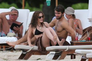 Emma Watson feet photo thumbnail