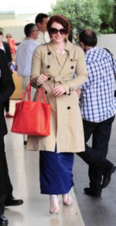 Bryce Dallas Howard feet photo thumbnail