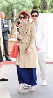 Bryce Dallas Howard feet photo thumbnail