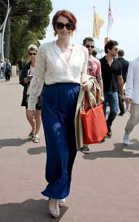 Bryce Dallas Howard feet photo thumbnail
