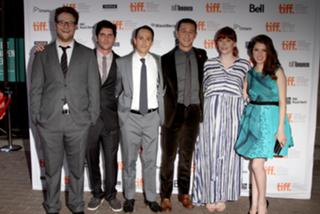 Bryce Dallas Howard feet photo thumbnail