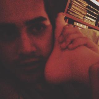 Zoey Deutch feet photo thumbnail