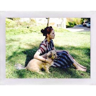 Zoey Deutch feet photo thumbnail