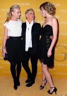 Taylor Swift feet photo thumbnail