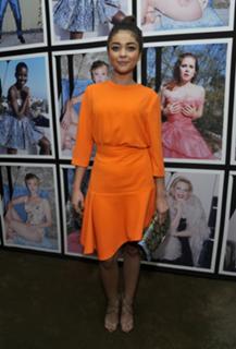 Sarah Hyland feet photo thumbnail