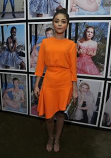 Sarah Hyland feet photo thumbnail