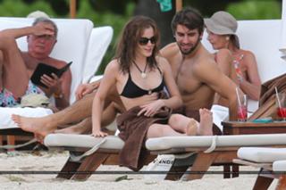 Emma Watson feet photo thumbnail