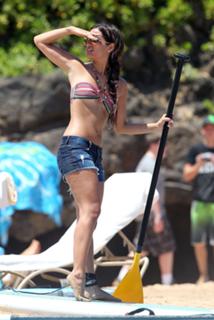 Rocsi Diaz feet photo thumbnail