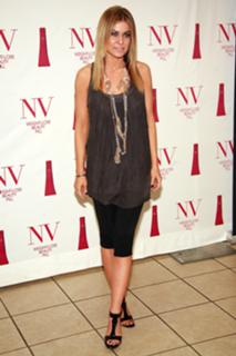 Carmen Electra feet photo thumbnail