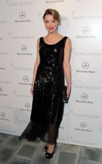 Amber Heard feet photo thumbnail
