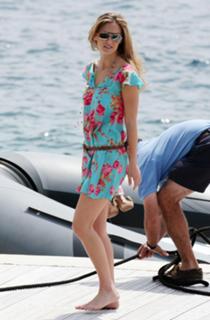 Bar Refaeli feet photo thumbnail