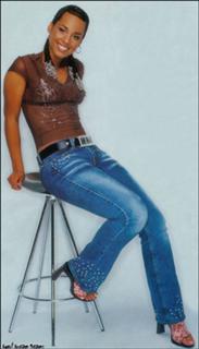 Alicia Keys feet photo thumbnail