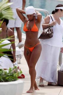 Amber Rose feet photo thumbnail